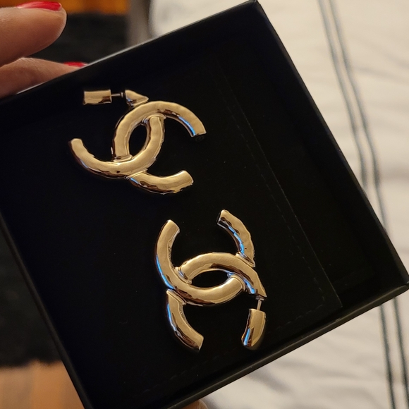 SOLD! Authentic Chanel 22c Earrings( 2022 Cruise Collection) - Picture 3 of 9